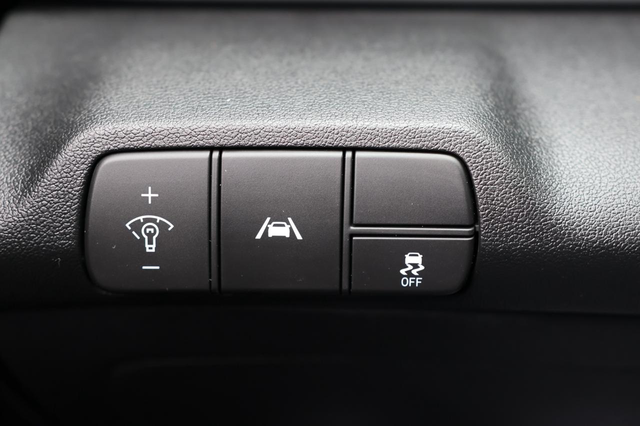 2021 Hyundai Elantra PREFERRED PKG/B CAM/CARPLAY/BLIS/LANE ASSIST/KEYLE Photo