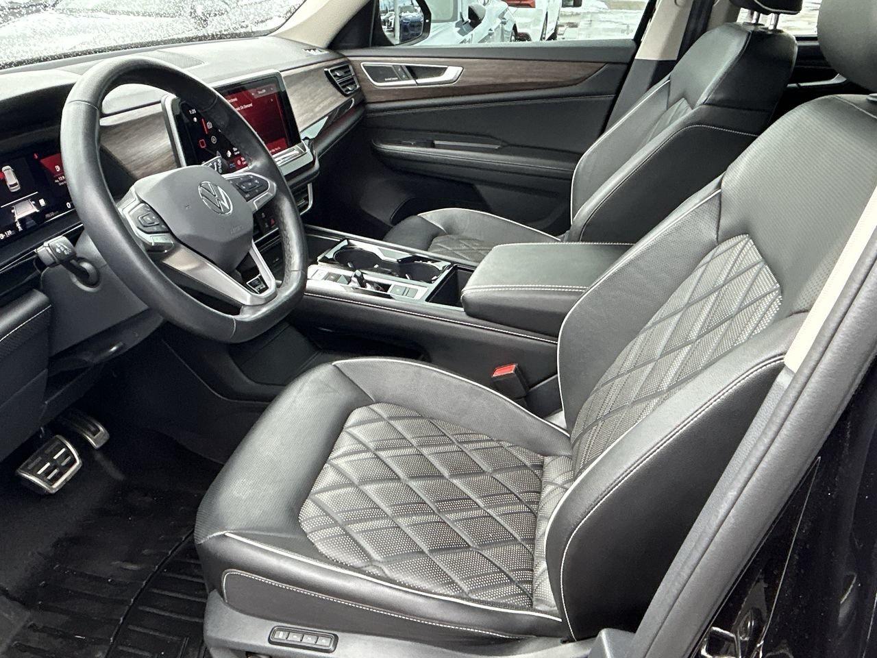 2024 Volkswagen Atlas Execline 2.0 TSI   Captains Chairs Photo