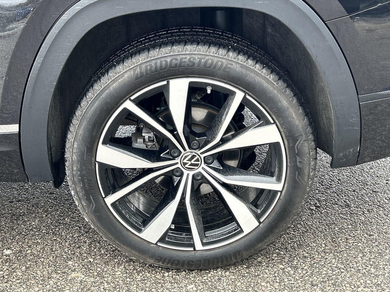 2024 Volkswagen Atlas Execline 2.0 TSI   Captains Chairs Photo