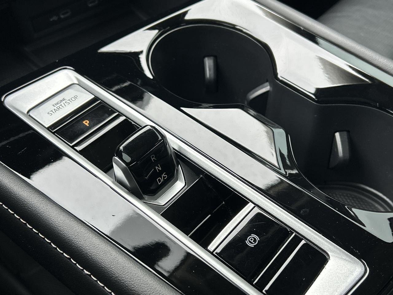 2024 Volkswagen Atlas Execline 2.0 TSI   Captains Chairs Photo