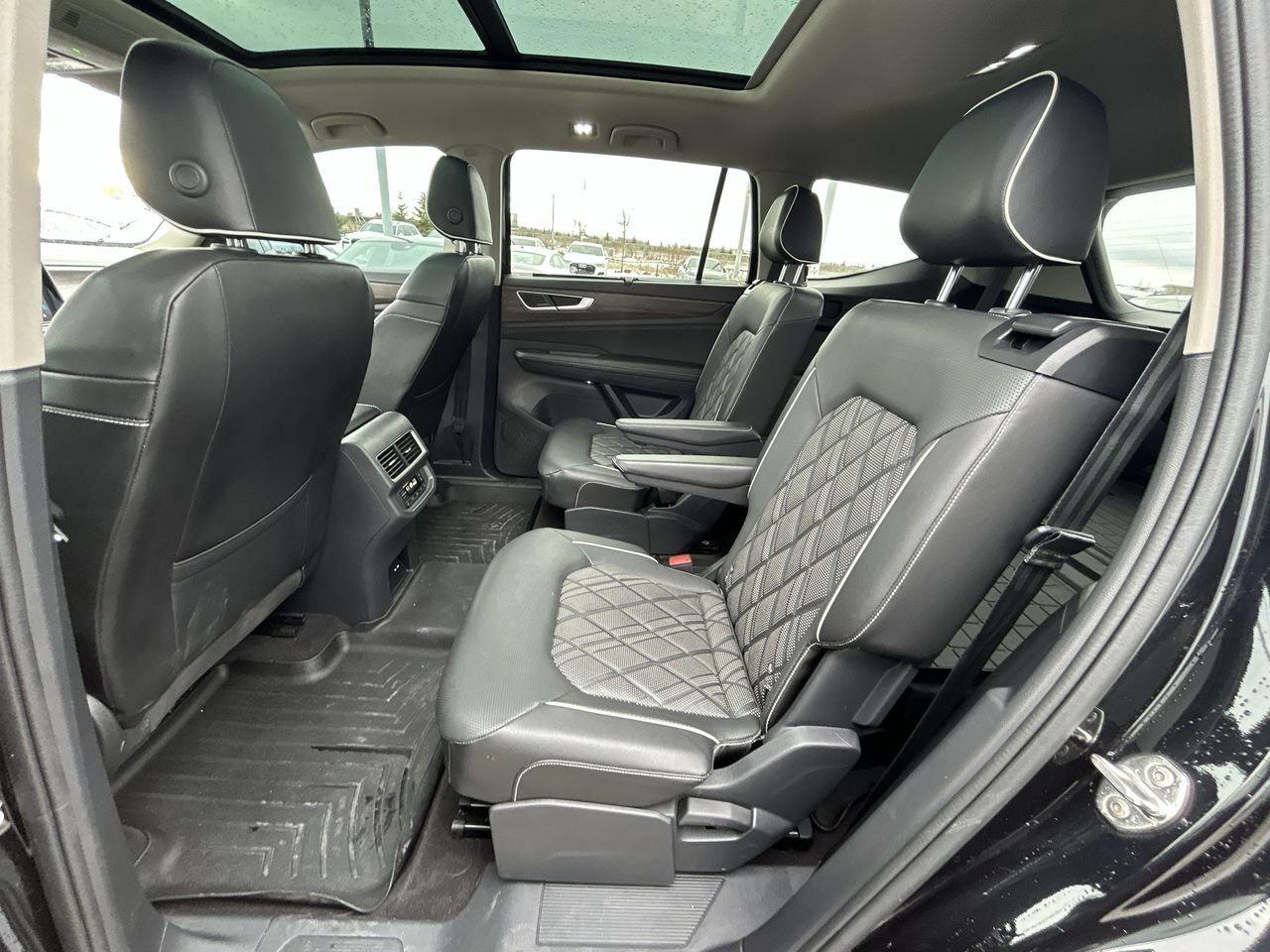 2024 Volkswagen Atlas Execline 2.0 TSI   Captains Chairs Photo