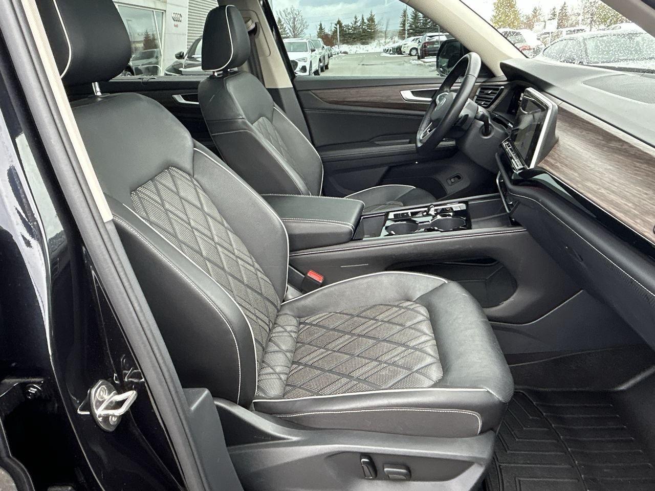 2024 Volkswagen Atlas Execline 2.0 TSI   Captains Chairs Photo