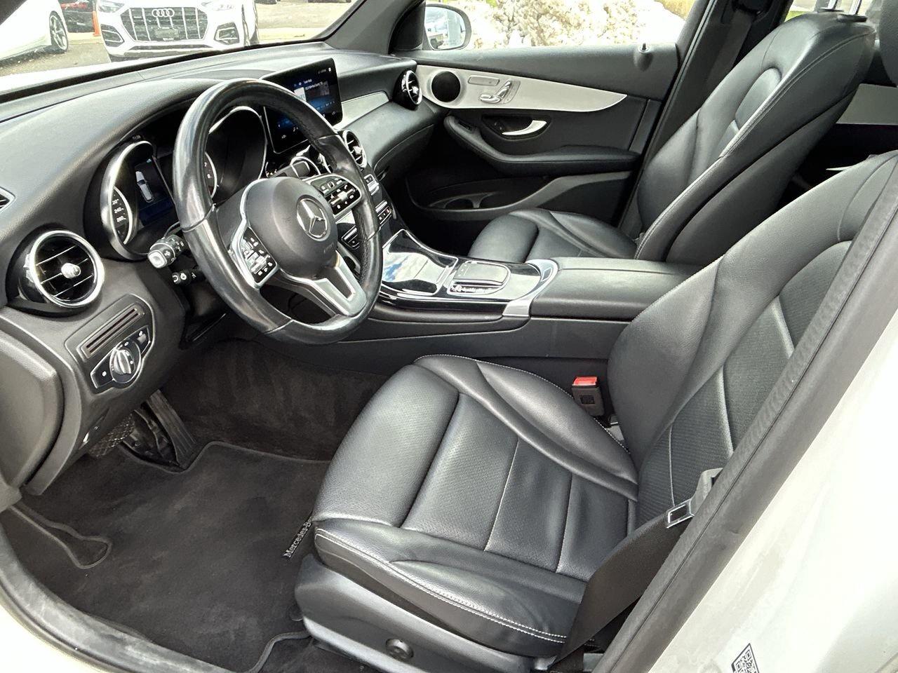 2022 Mercedes-Benz GLC300 4MATIC SUV   Accident-Free Photo