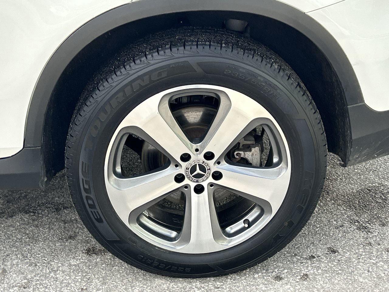 2022 Mercedes-Benz GLC300 4MATIC SUV   Accident-Free Photo