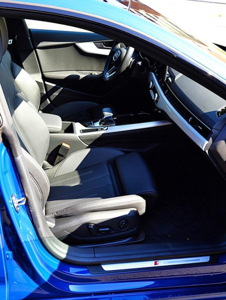 2023 Audi A5 Progressiv 45 TFSI quattro S-LINE Photo