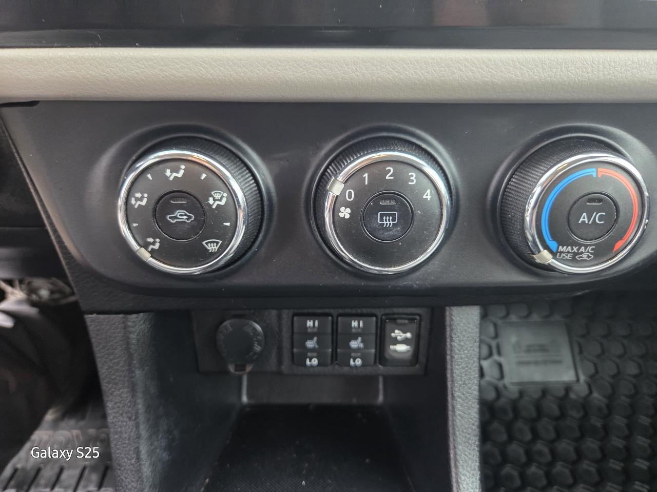 2015 Toyota Corolla LE AUTO AIR BLUE TOOTH REAR VIEW CAMERA $ 11,988.0 Photo