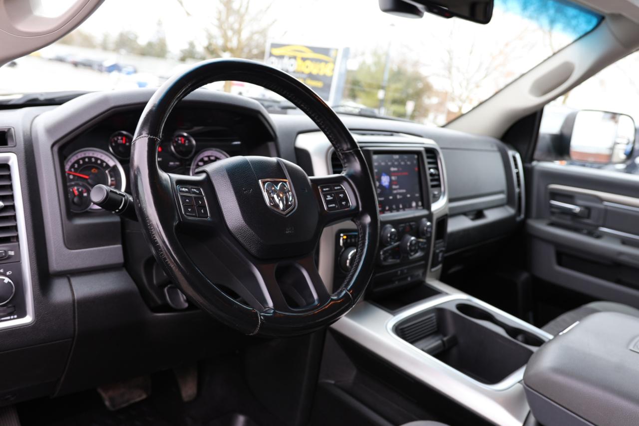 2019 RAM 1500 Classic CLASSIC-4WD-5.7L HEMI/CREWCAB/CARPLAY/P SEAT/B CAM Photo