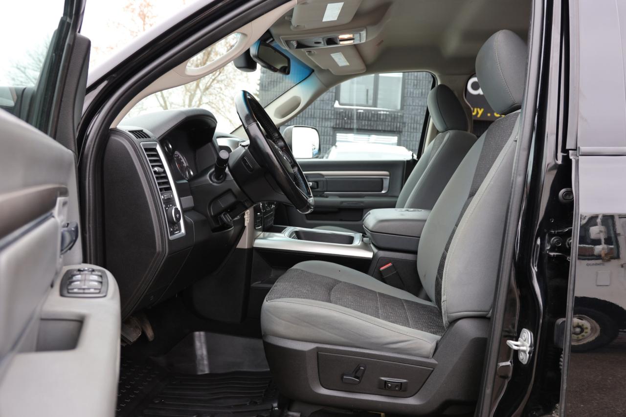 2019 RAM 1500 Classic CLASSIC-4WD-5.7L HEMI/CREWCAB/CARPLAY/P SEAT/B CAM Photo