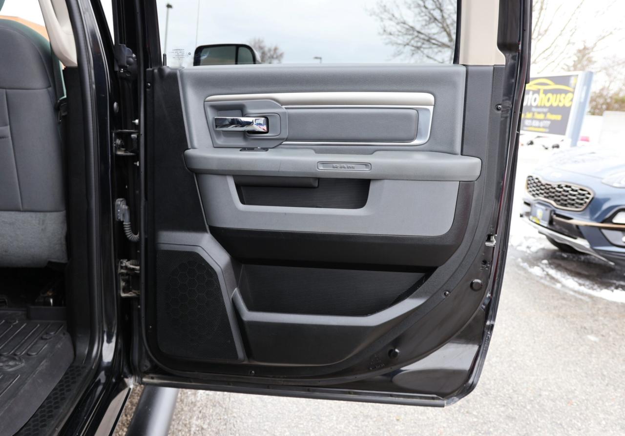 2019 RAM 1500 Classic CLASSIC-4WD-5.7L HEMI/CREWCAB/CARPLAY/P SEAT/B CAM Photo