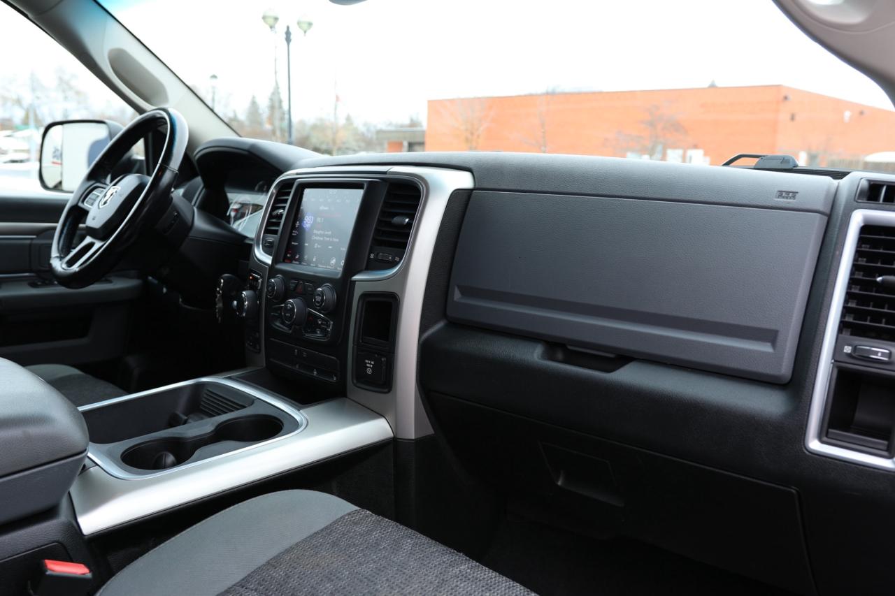 2019 RAM 1500 Classic CLASSIC-4WD-5.7L HEMI/CREWCAB/CARPLAY/P SEAT/B CAM Photo