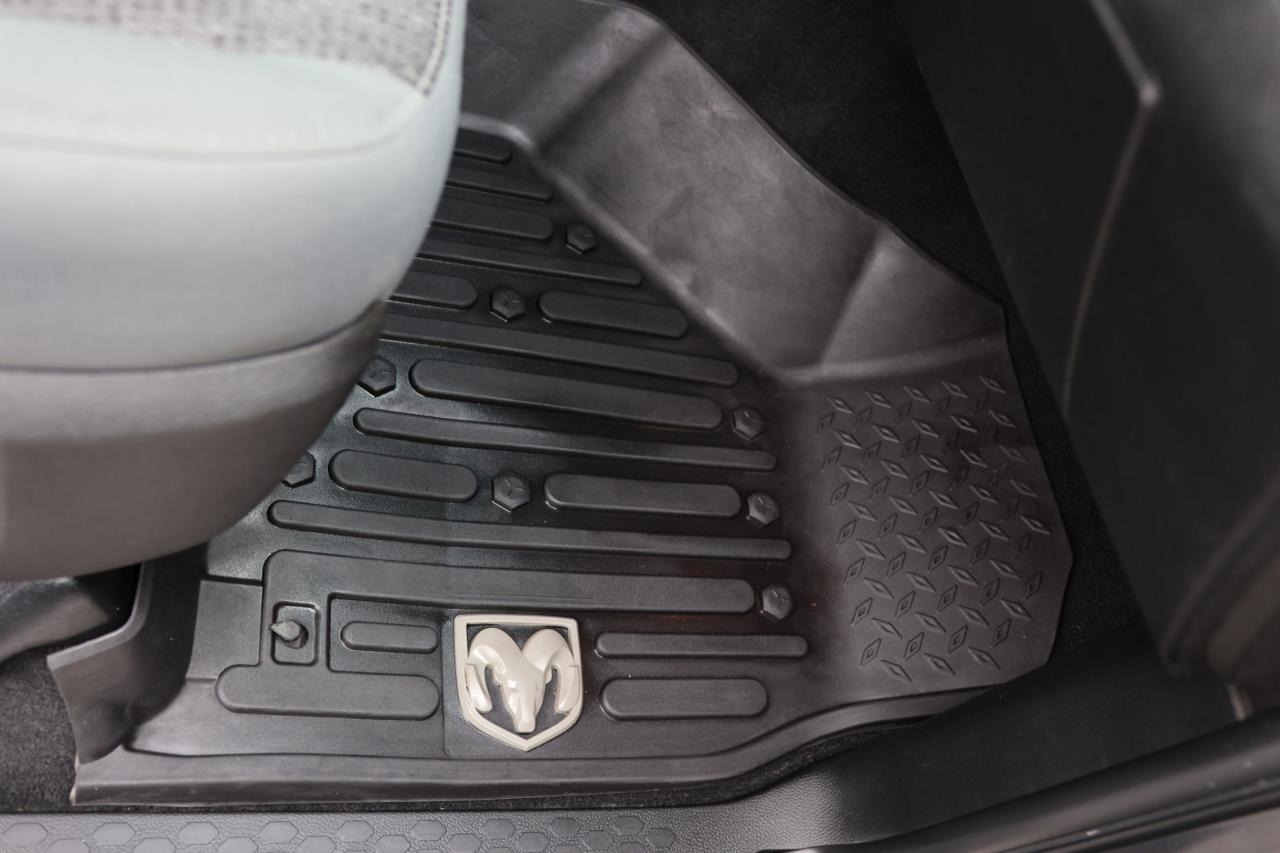 2019 RAM 1500 Classic CLASSIC-4WD-5.7L HEMI/CREWCAB/CARPLAY/P SEAT/B CAM Photo