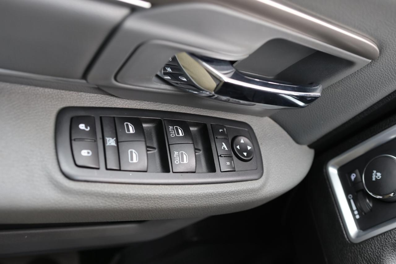 2019 RAM 1500 Classic CLASSIC-4WD-5.7L HEMI/CREWCAB/CARPLAY/P SEAT/B CAM Photo