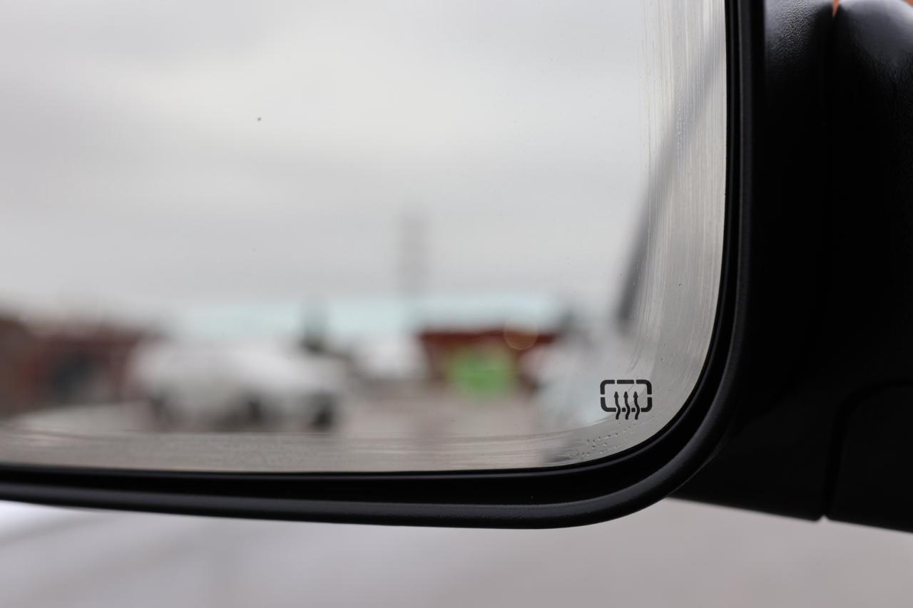 2019 RAM 1500 Classic CLASSIC-4WD-5.7L HEMI/CREWCAB/CARPLAY/P SEAT/B CAM Photo