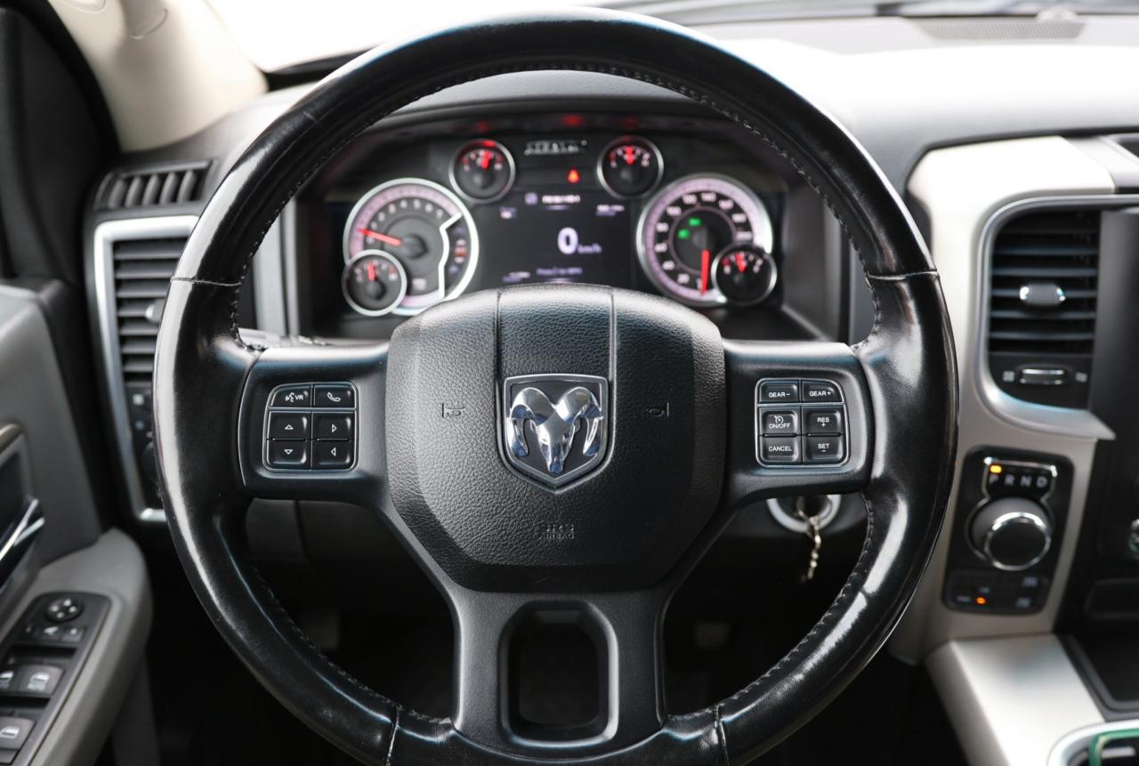 2019 RAM 1500 Classic CLASSIC-4WD-5.7L HEMI/CREWCAB/CARPLAY/P SEAT/B CAM Photo