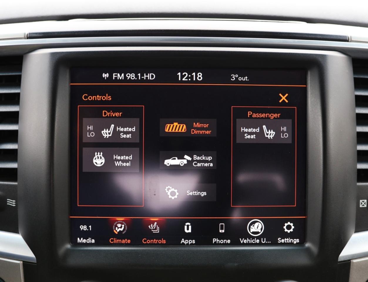 2019 RAM 1500 Classic CLASSIC-4WD-5.7L HEMI/CREWCAB/CARPLAY/P SEAT/B CAM Photo