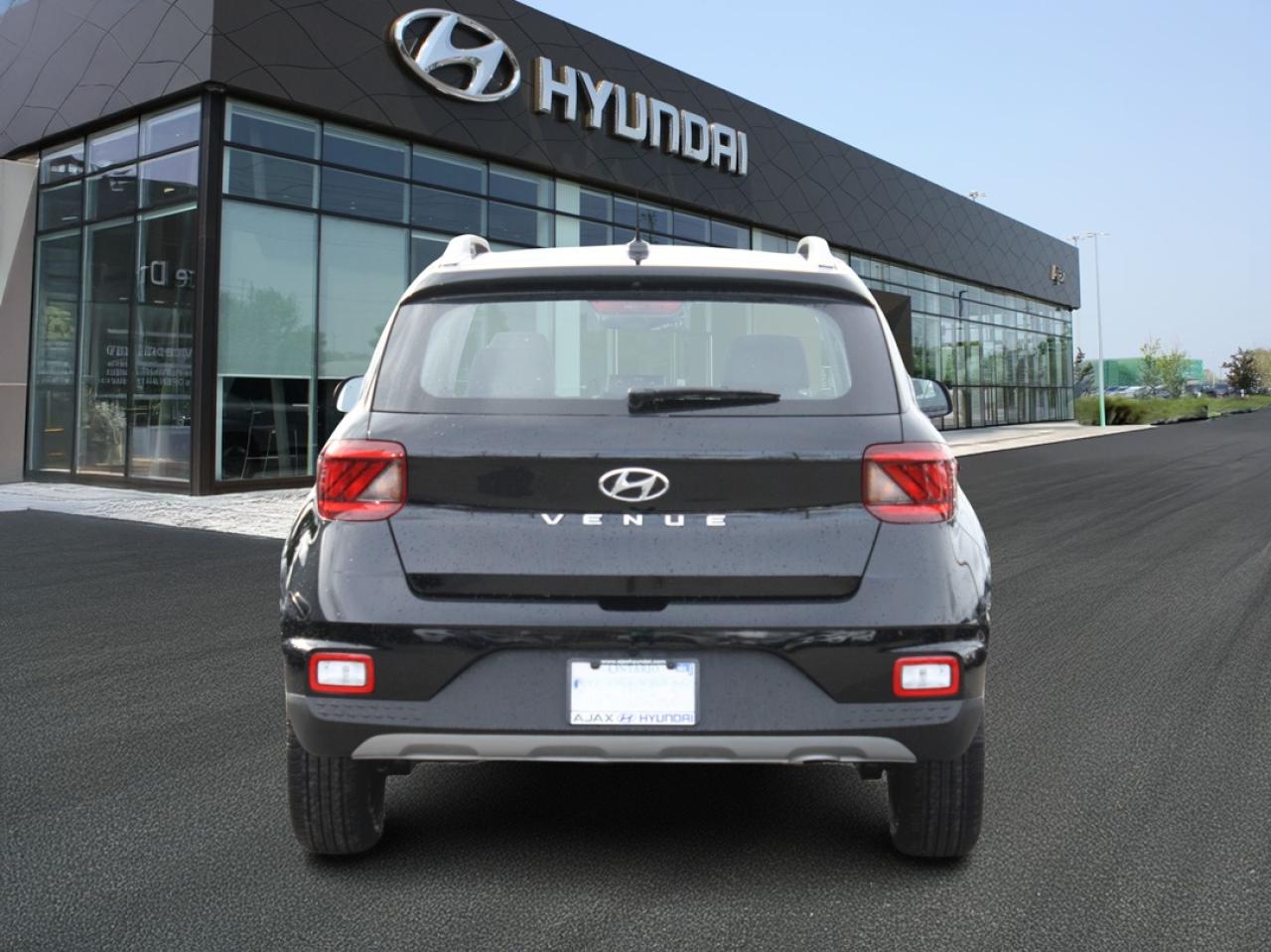 2025 Hyundai Venue Ultimate Demo / Sunroof / Heated Seats Photo