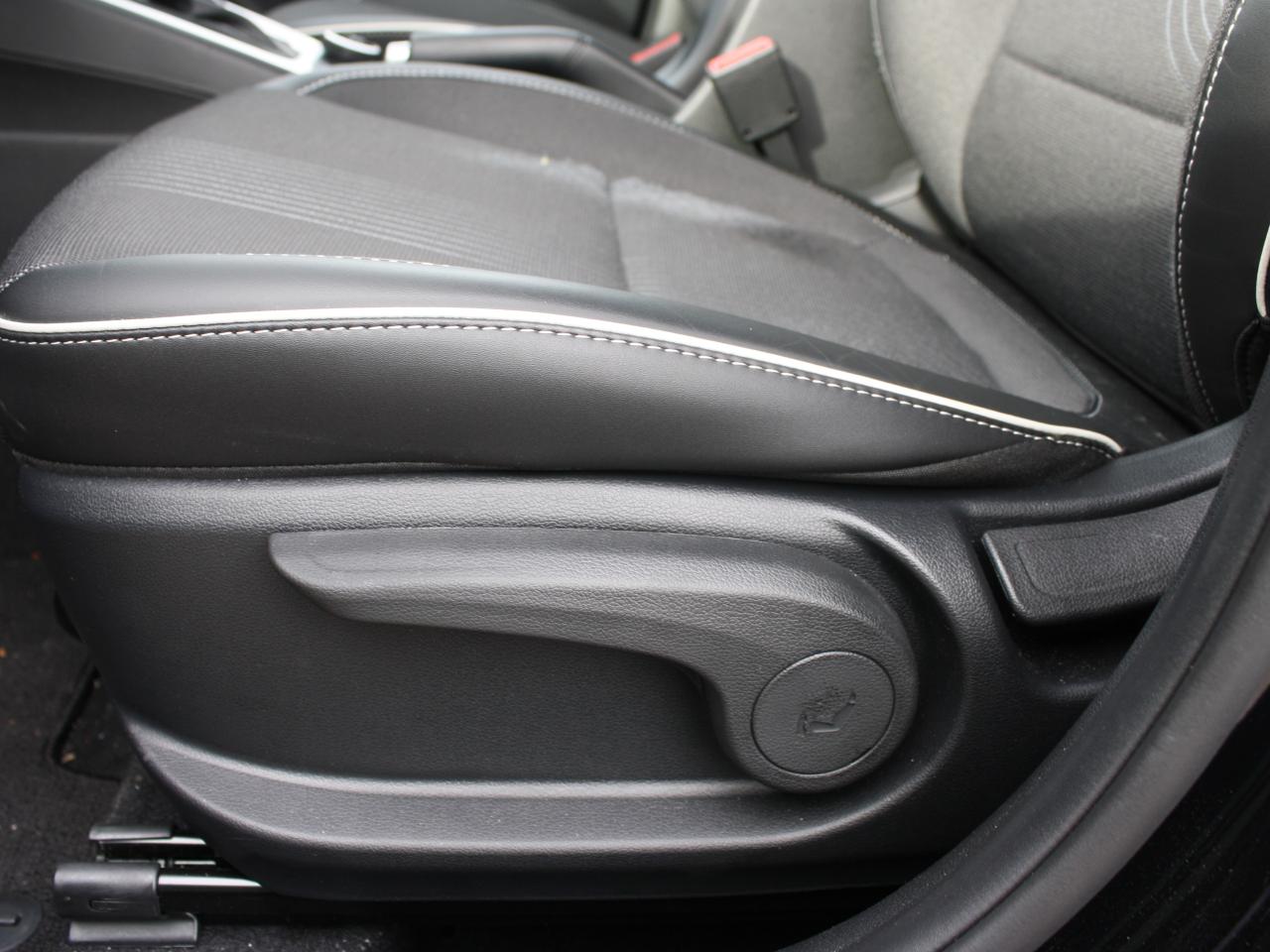 2025 Hyundai Venue Ultimate Demo / Sunroof / Heated Seats Photo