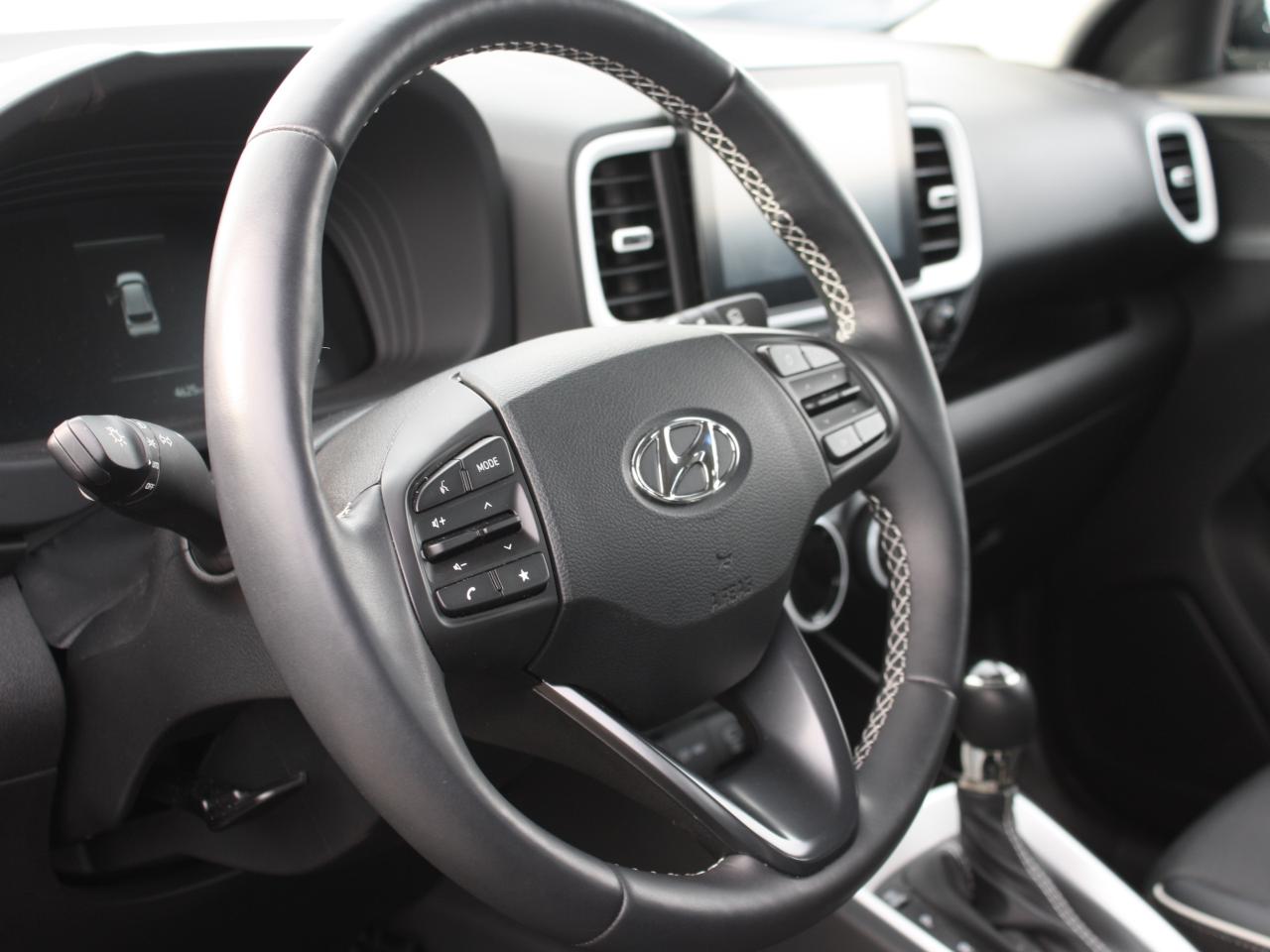 2025 Hyundai Venue Ultimate Demo / Sunroof / Heated Seats Photo