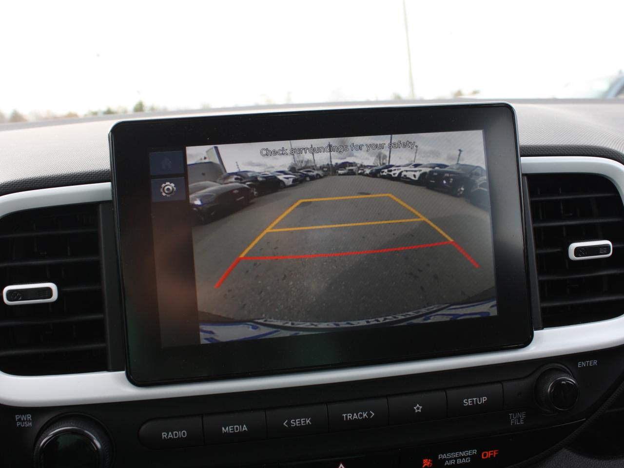 2025 Hyundai Venue Ultimate Demo / Sunroof / Heated Seats Photo