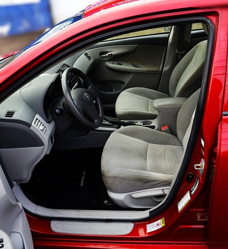 2009 Toyota Corolla Base 4dr Sedan Photo