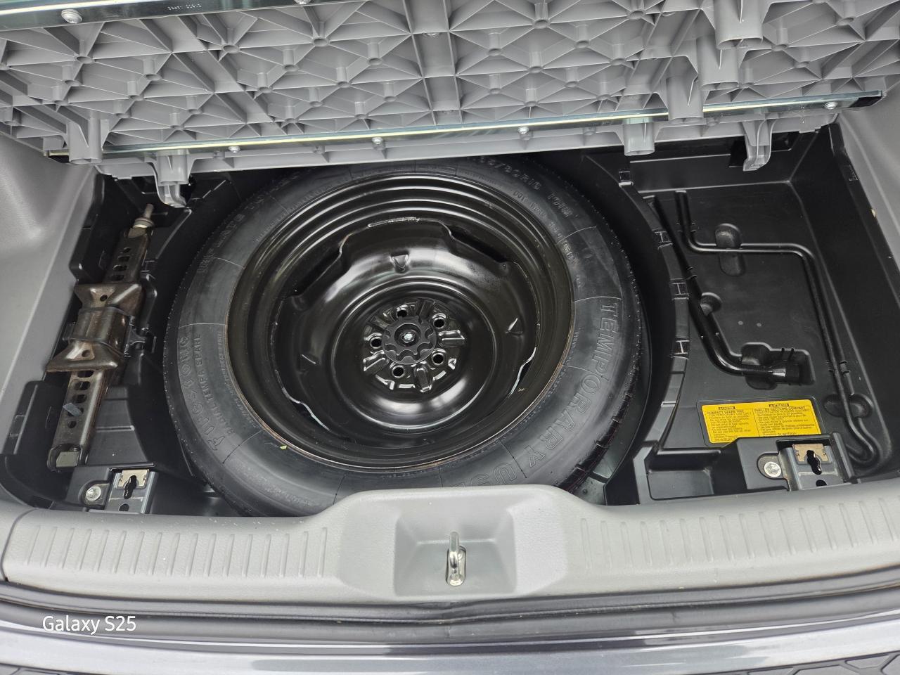 2012 Toyota Matrix AUTO AIR ABS BLUE TOOTH LOW KM $12,688.00 Photo