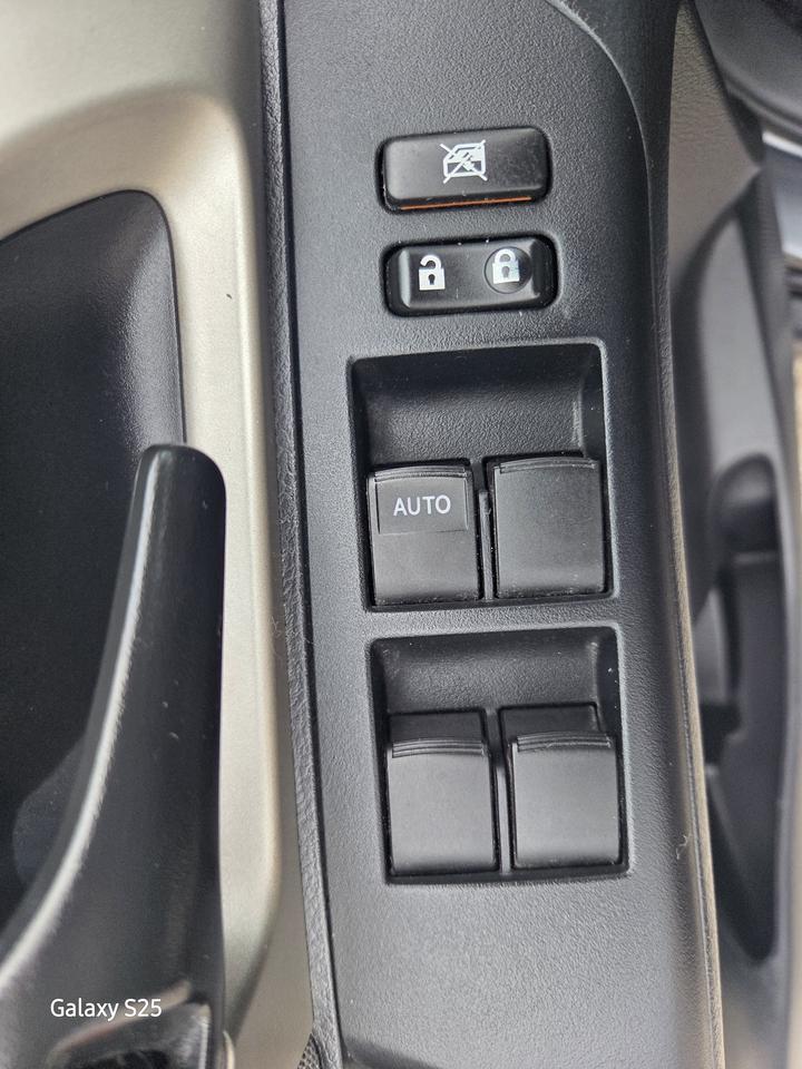 2012 Toyota Matrix AUTO AIR ABS BLUE TOOTH LOW KM $11,688.00 Photo