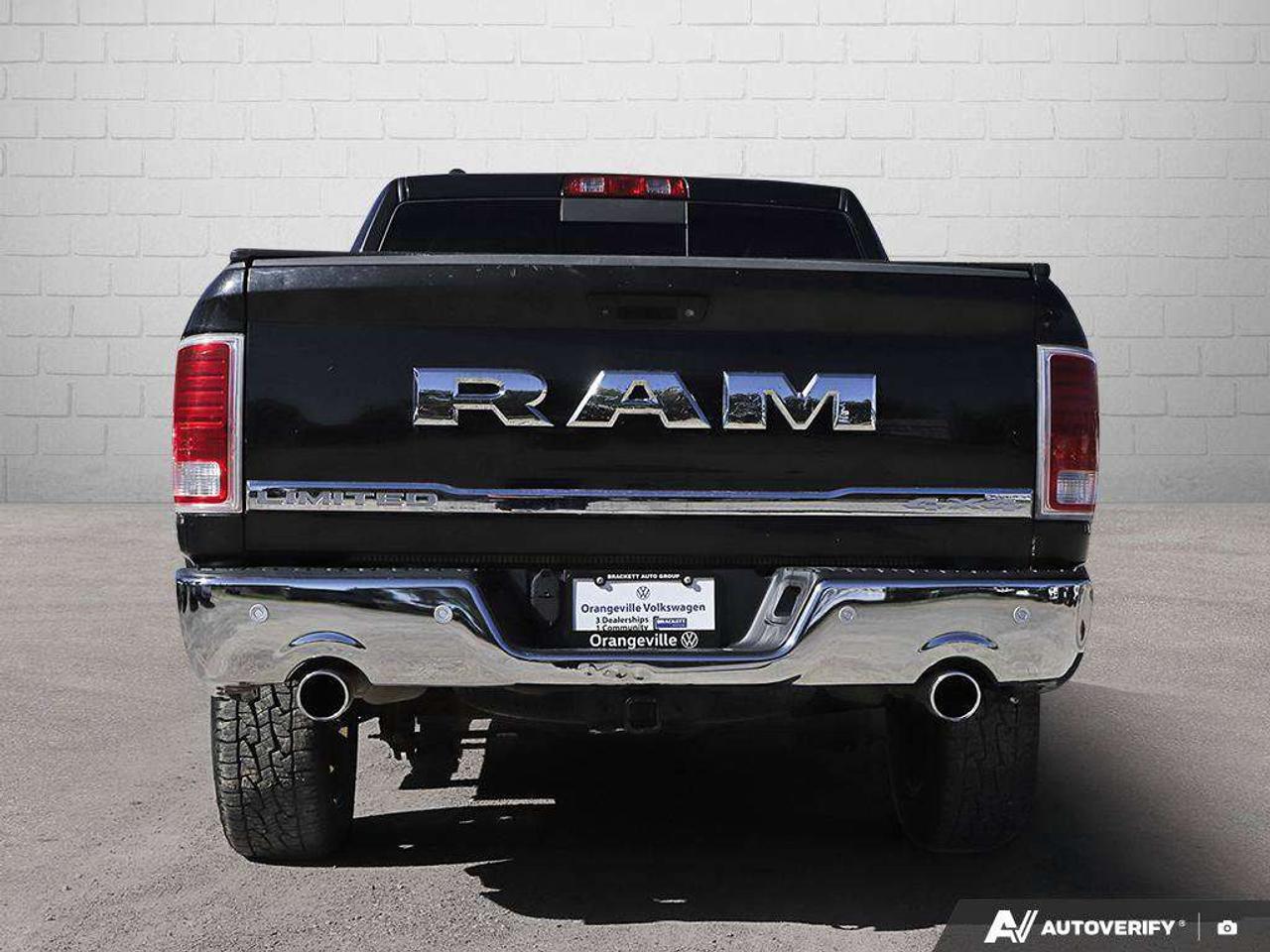 2016 RAM 1500 LimitedAS-TRADED, ALPINE AUDIO, HTD + CLD SEATS, 3.0L ECODIESEL, NAVI Photo4