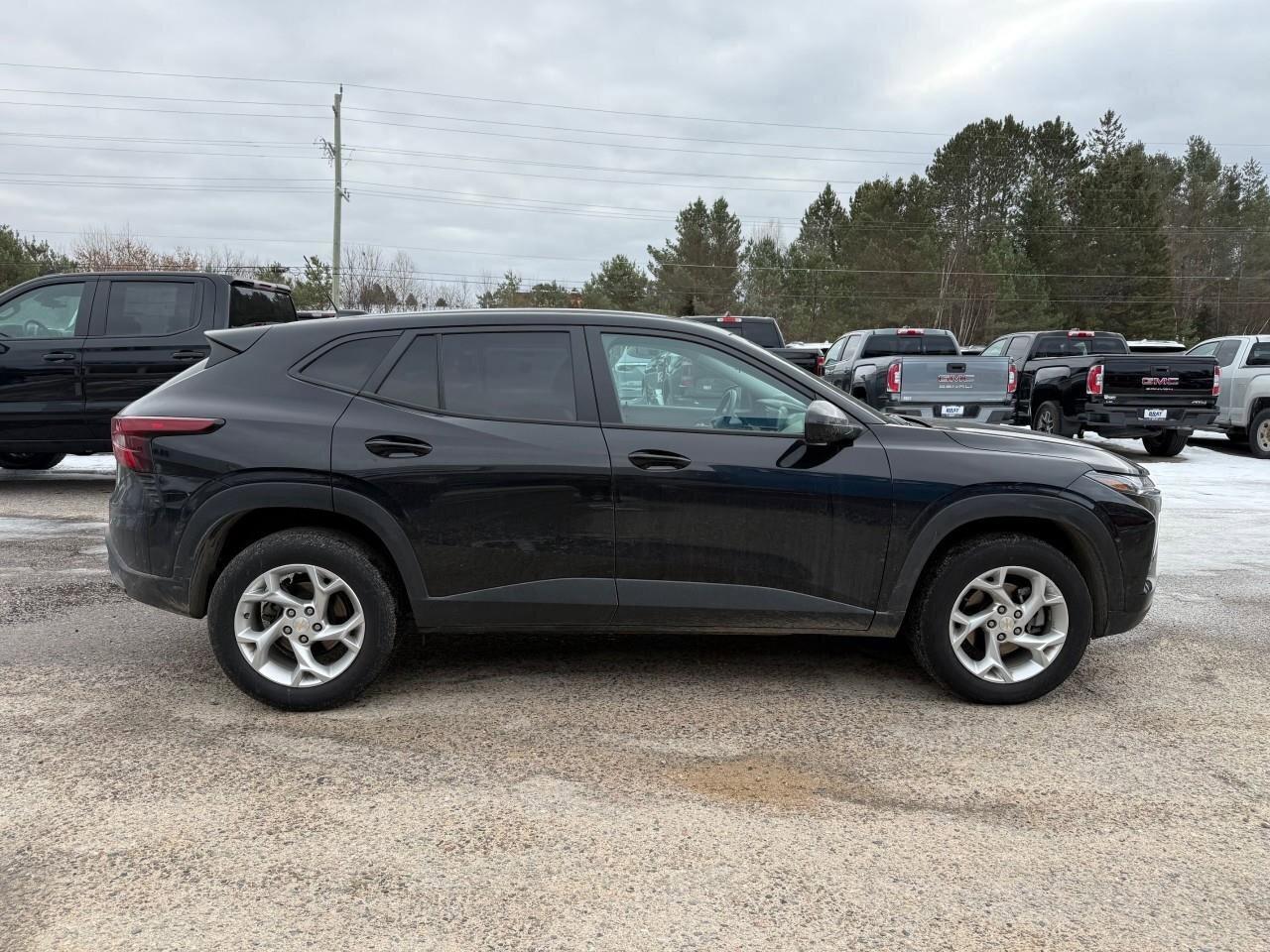 2025 Chevrolet Trax LS   LEASE RETURN   ALL WEATHER MATS Photo