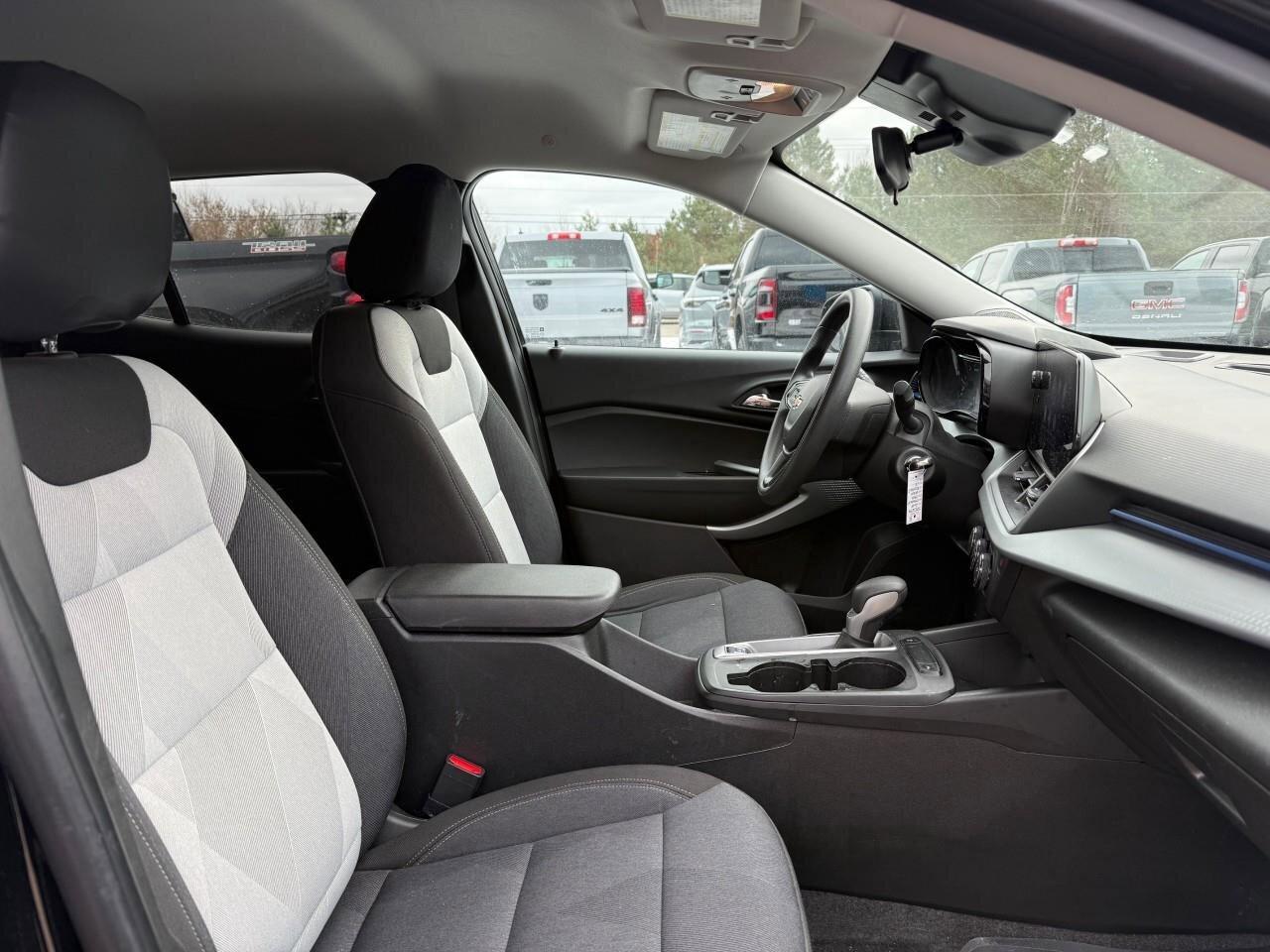 2025 Chevrolet Trax LS   LEASE RETURN   ALL WEATHER MATS Photo