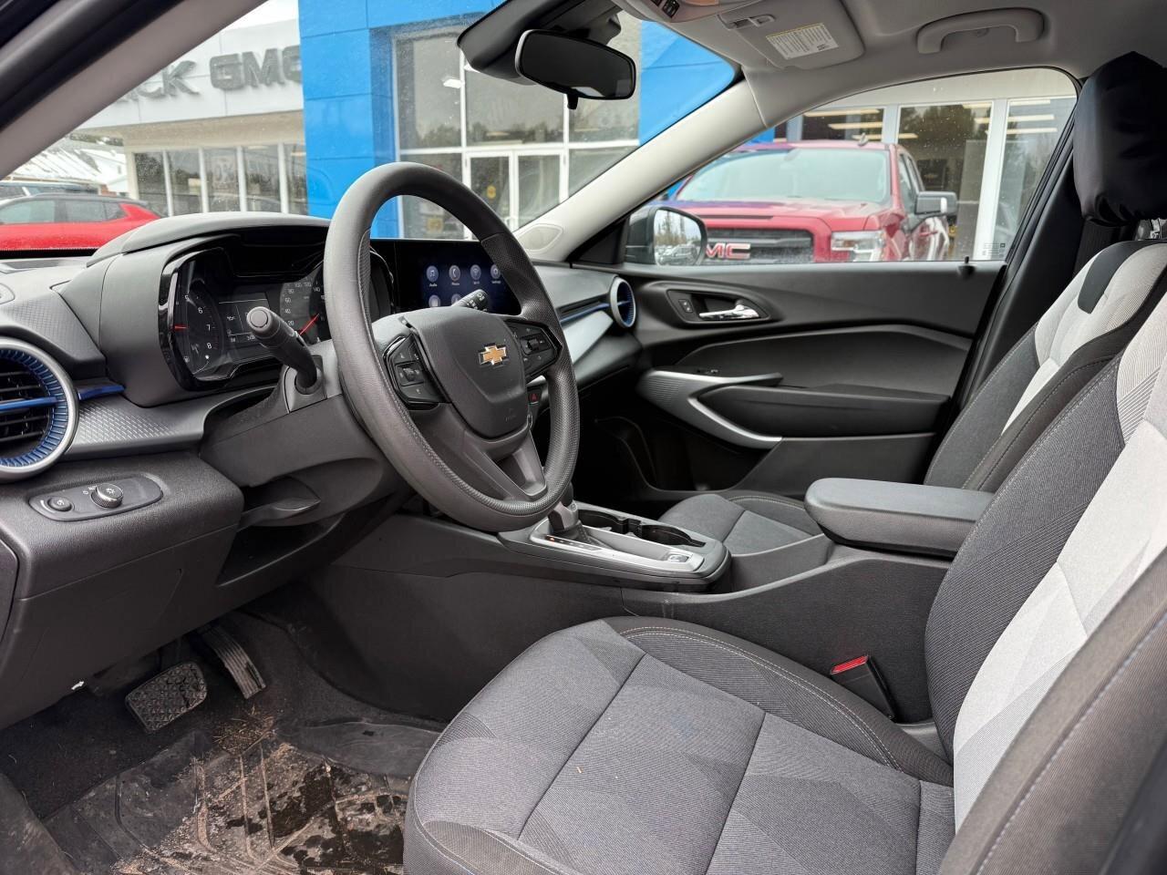 2025 Chevrolet Trax LS   LEASE RETURN   ALL WEATHER MATS Photo