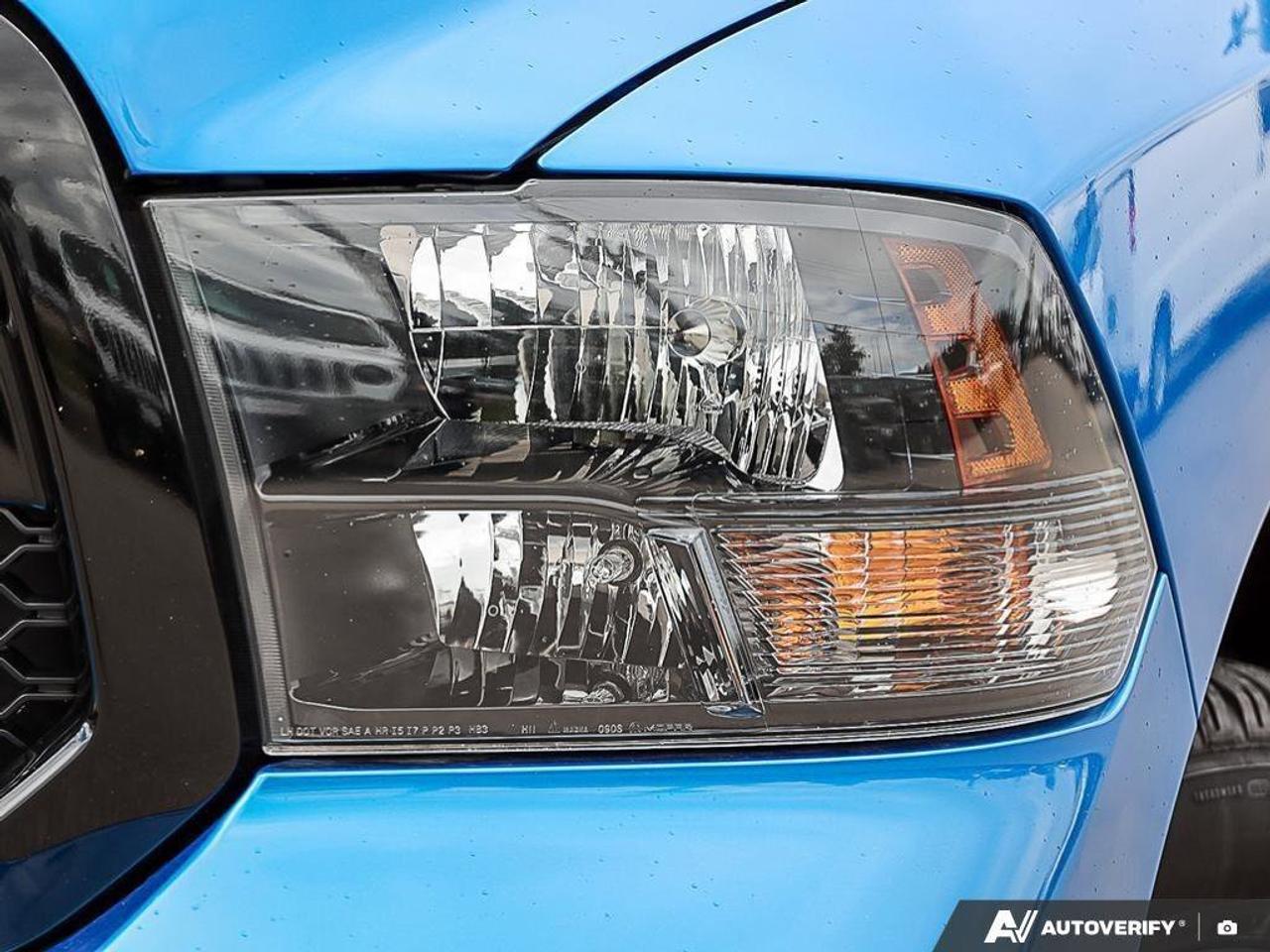 2022 RAM 1500 Classic ExpressBLACK EXPRESS, NIGHT, CREW, HEMI, 4X4, HEAT Photo