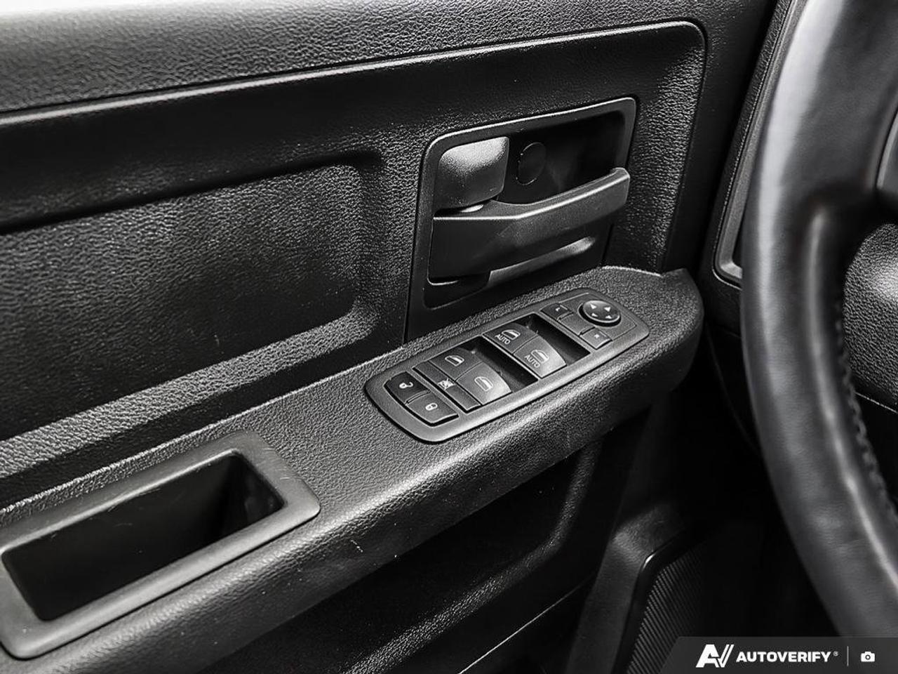 2022 RAM 1500 Classic ExpressBLACK EXPRESS, NIGHT, CREW, HEMI, 4X4, HEAT Photo