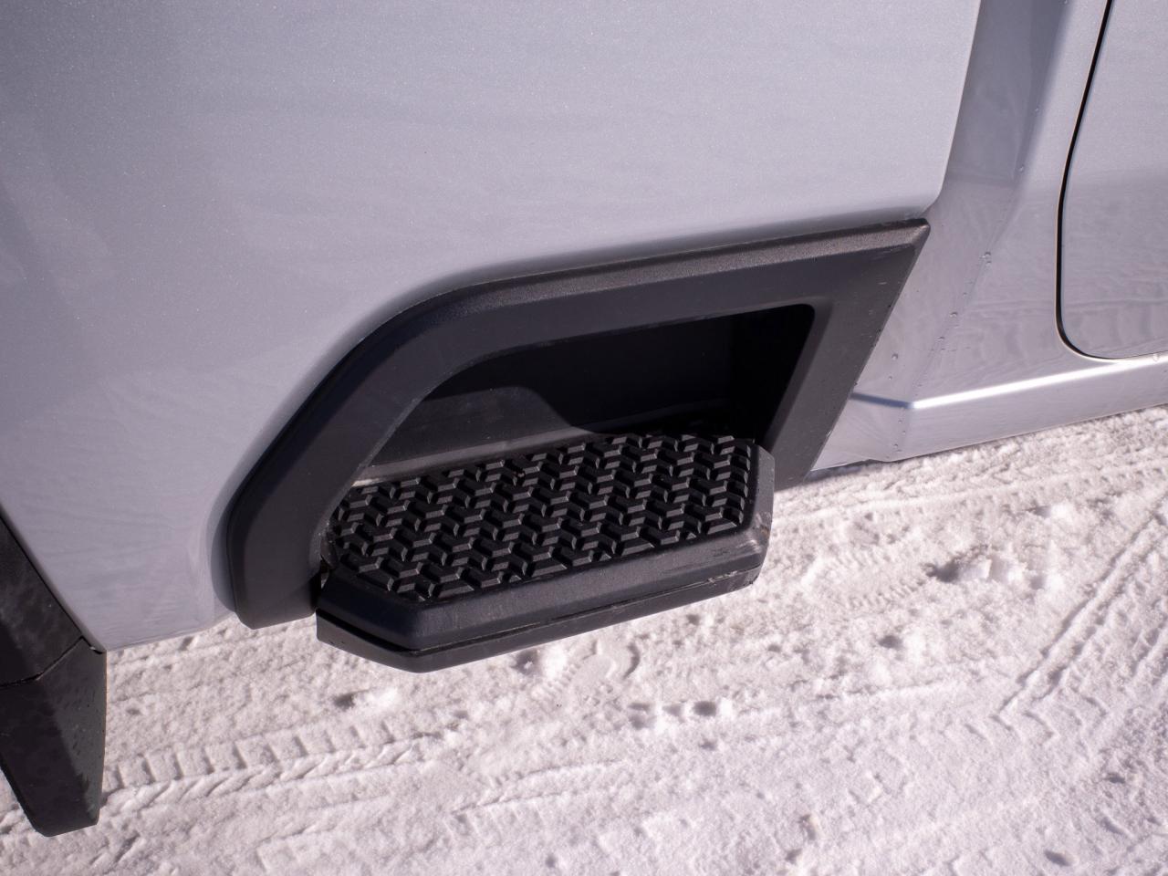 2023 Chevrolet SILVERADO 2500HD LT - 6.6 L V8 Gas Engine Photo