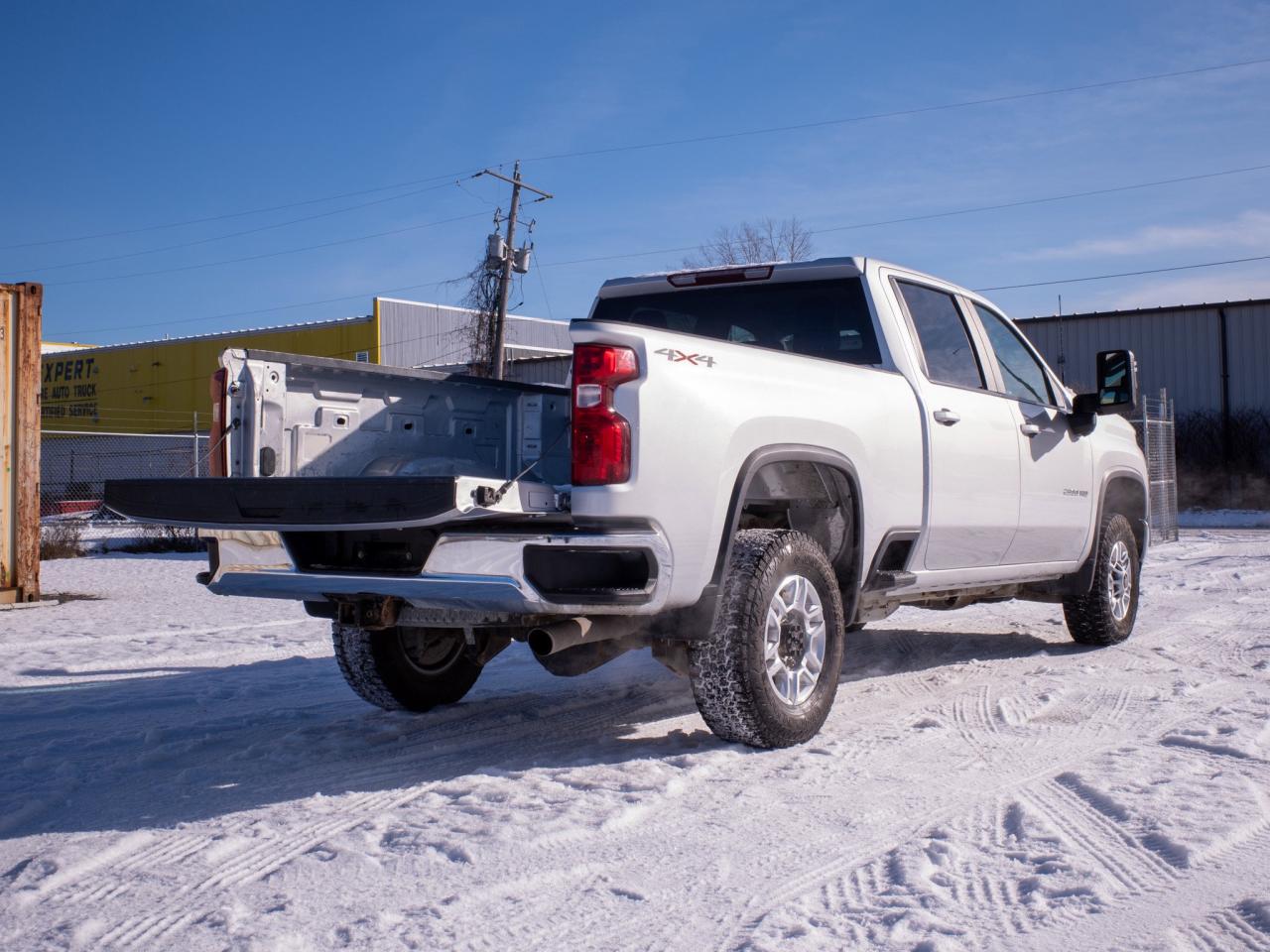 2023 Chevrolet SILVERADO 2500HD LT - 6.6 L V8 Gas Engine Photo