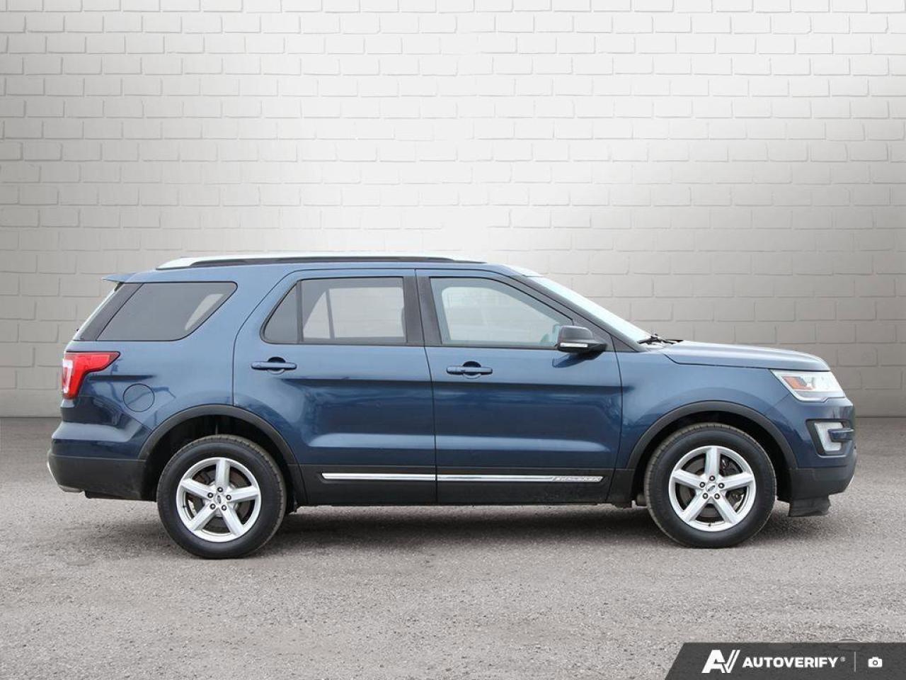 2017 Ford Explorer XLTXLT, V6, 4WD, NAV, ROOF, HEATED CLOTH, AS-TRADE Photo