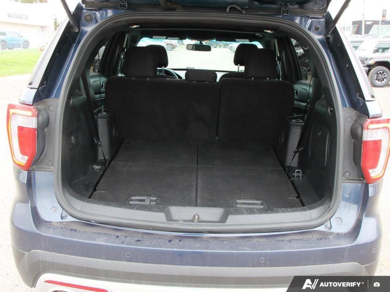 2017 Ford Explorer XLTXLT, V6, 4WD, NAV, ROOF, HEATED CLOTH, AS-TRADE Photo