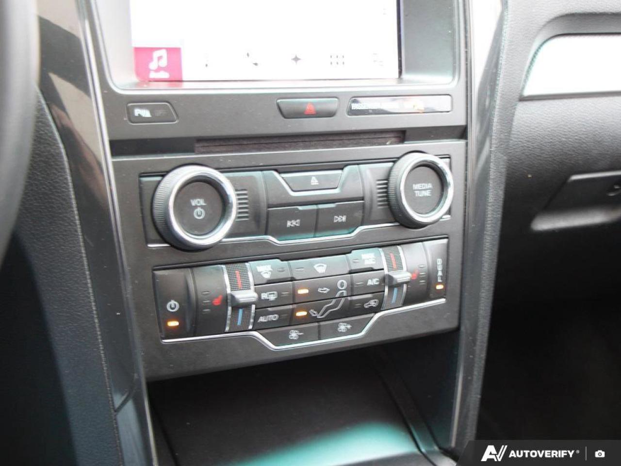 2017 Ford Explorer XLTXLT, V6, 4WD, NAV, ROOF, HEATED CLOTH, AS-TRADE Photo