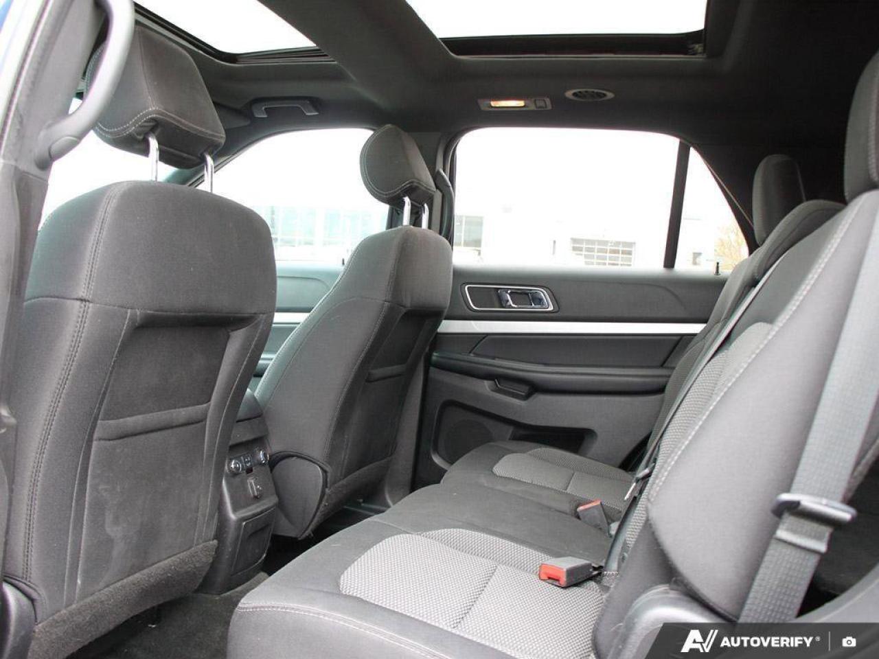 2017 Ford Explorer XLTXLT, V6, 4WD, NAV, ROOF, HEATED CLOTH, AS-TRADE Photo