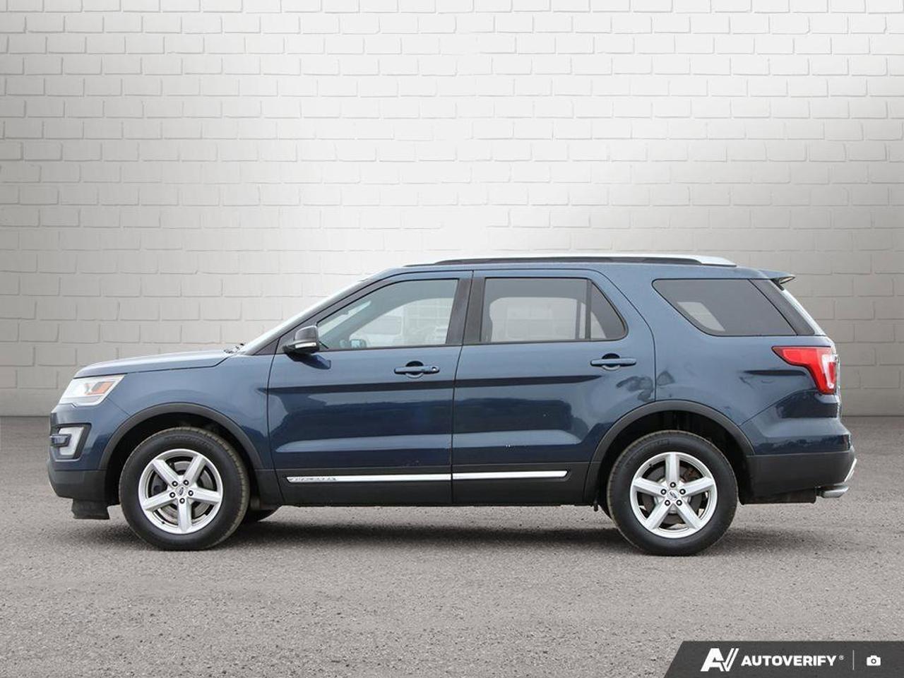 2017 Ford Explorer XLTXLT, V6, 4WD, NAV, ROOF, HEATED CLOTH, AS-TRADE Photo