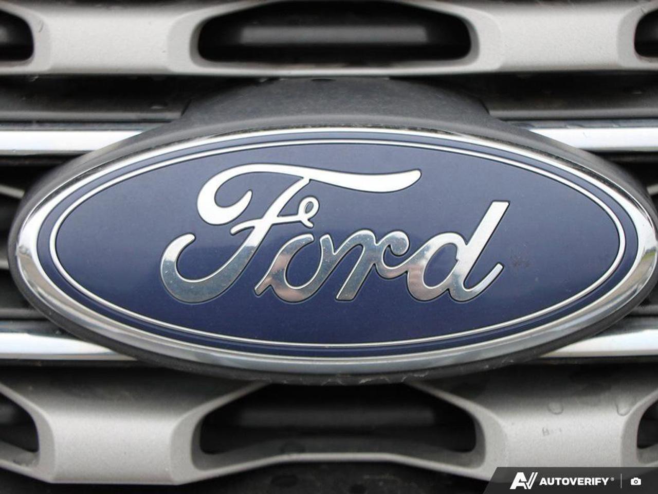 2017 Ford Explorer XLTXLT, V6, 4WD, NAV, ROOF, HEATED CLOTH, AS-TRADE Photo