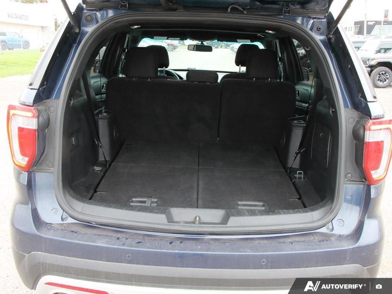 2017 Ford Explorer XLTXLT, V6, 4WD, NAV, ROOF, HEATED CLOTH, AS-TRADE Photo