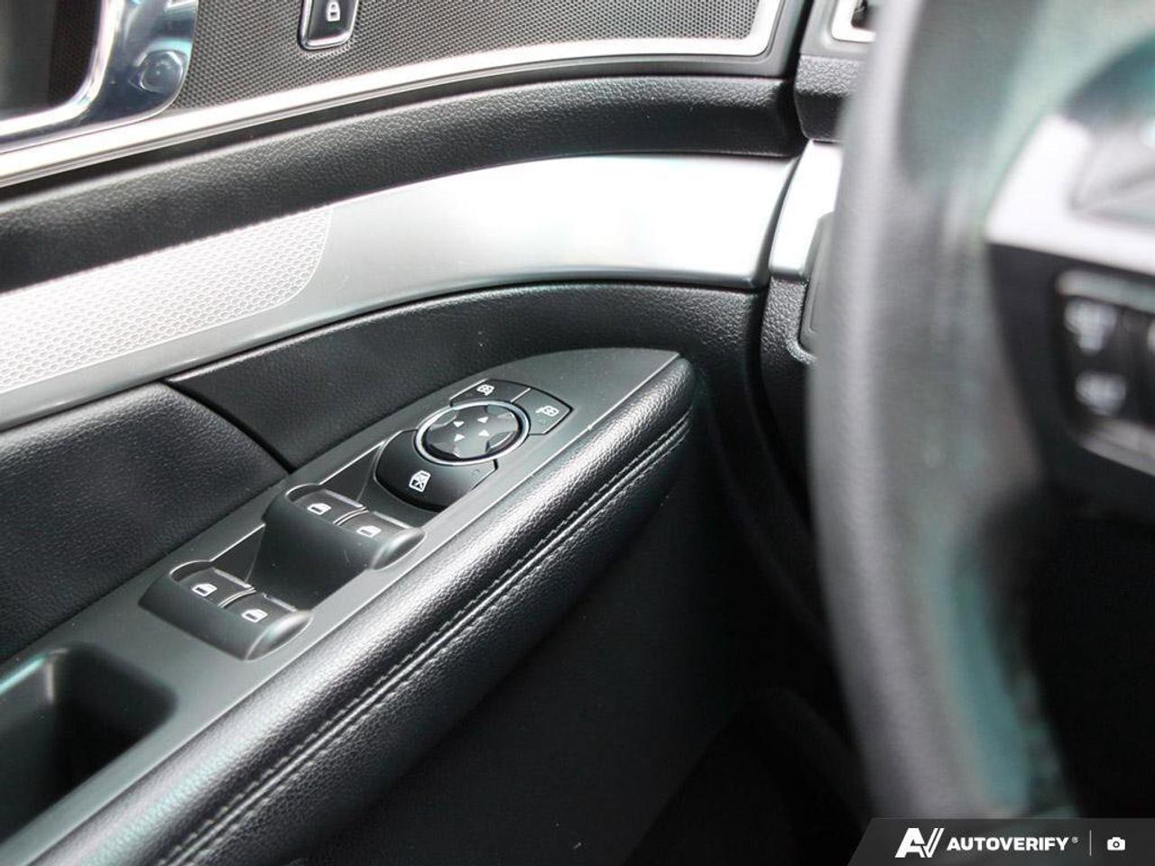 2017 Ford Explorer XLTXLT, V6, 4WD, NAV, ROOF, HEATED CLOTH, AS-TRADE Photo