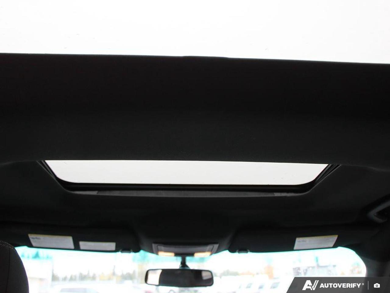 2017 Ford Explorer XLTXLT, V6, 4WD, NAV, ROOF, HEATED CLOTH, AS-TRADE Photo