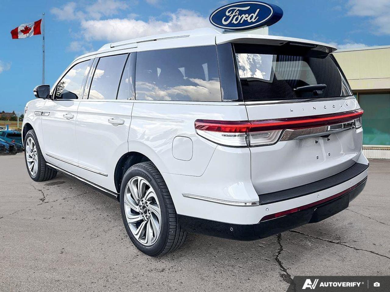 2023 Lincoln Navigator Reserve   ONE OWNER   MASSAGE SEATS   LTHR ONE OWN Photo