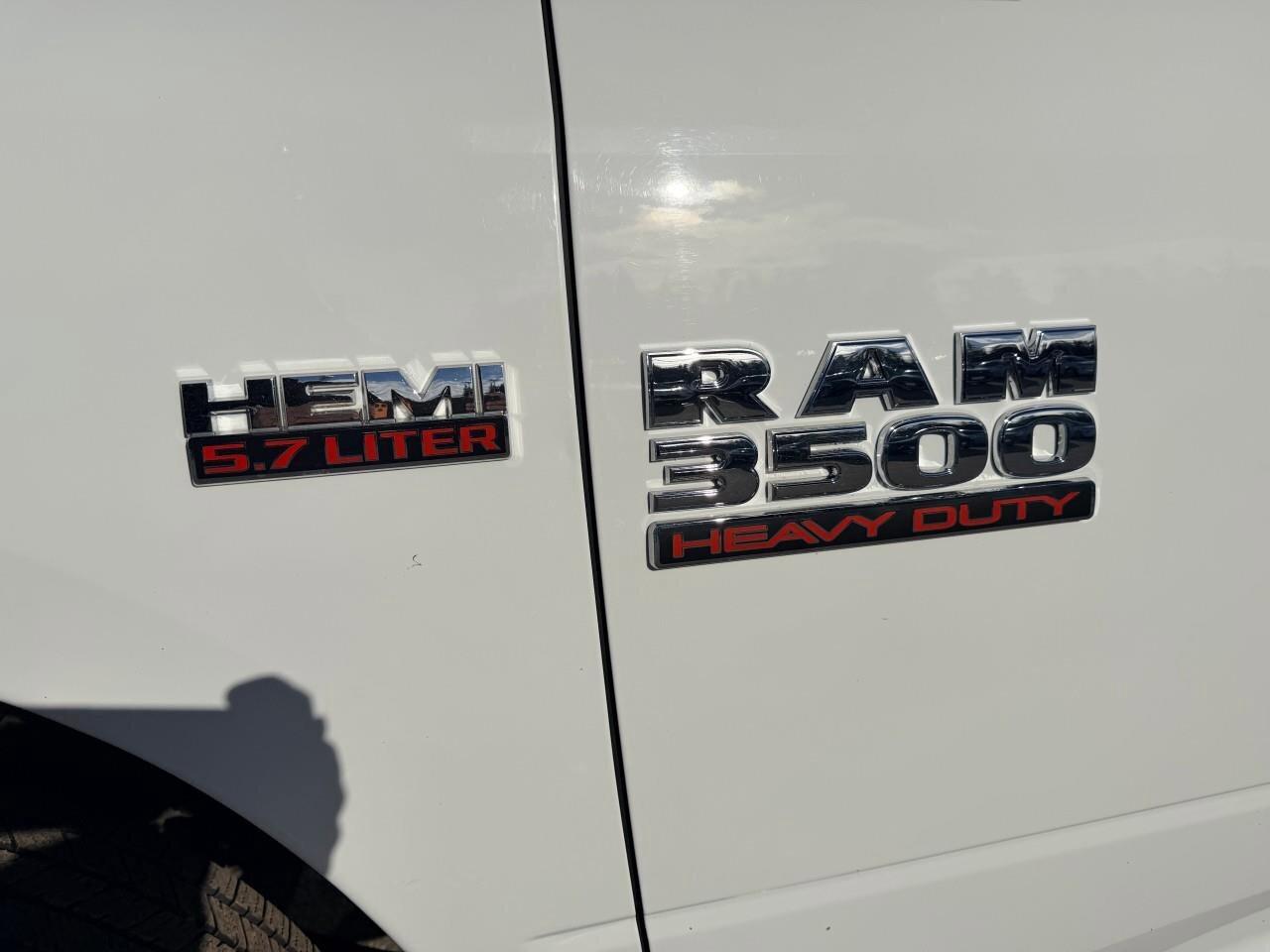 2014 RAM 3500 TradesmanST, 5.7L HEMI V8, RWD, AUTOMATIC, 8FT BOX Photo2