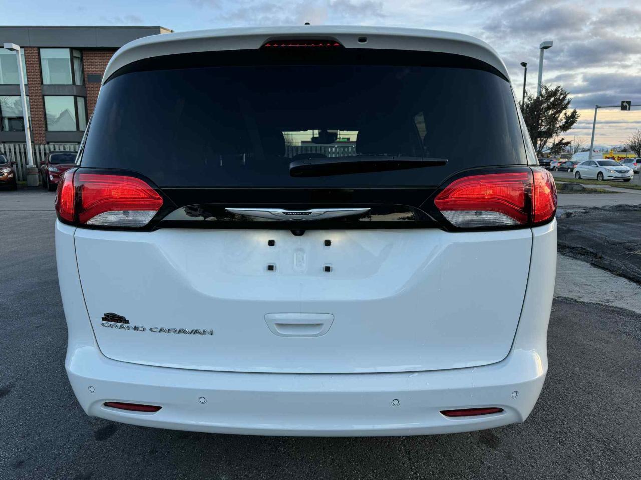 2024 Chrysler Grand Caravan SXT Photo3
