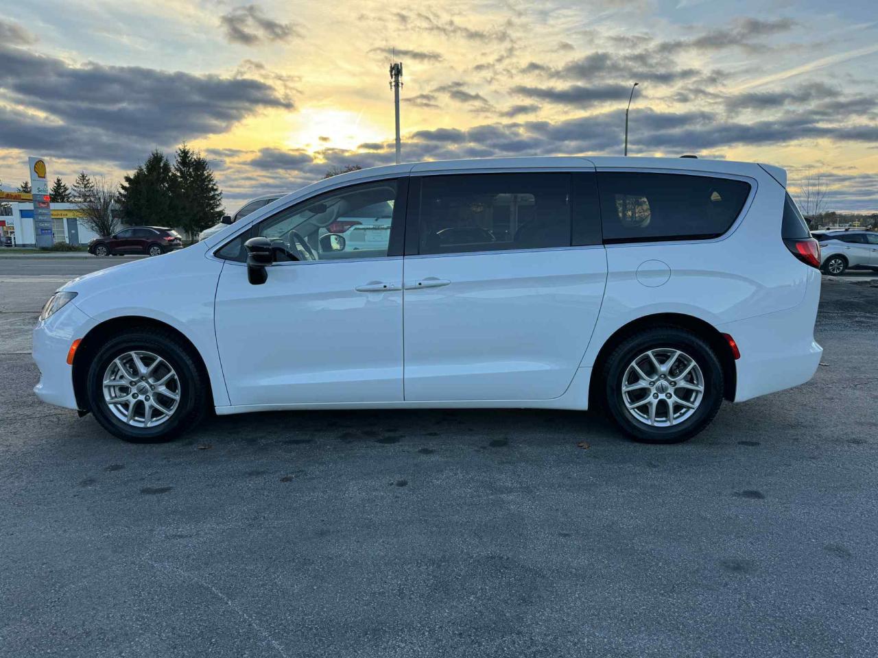 2024 Chrysler Grand Caravan SXT Photo