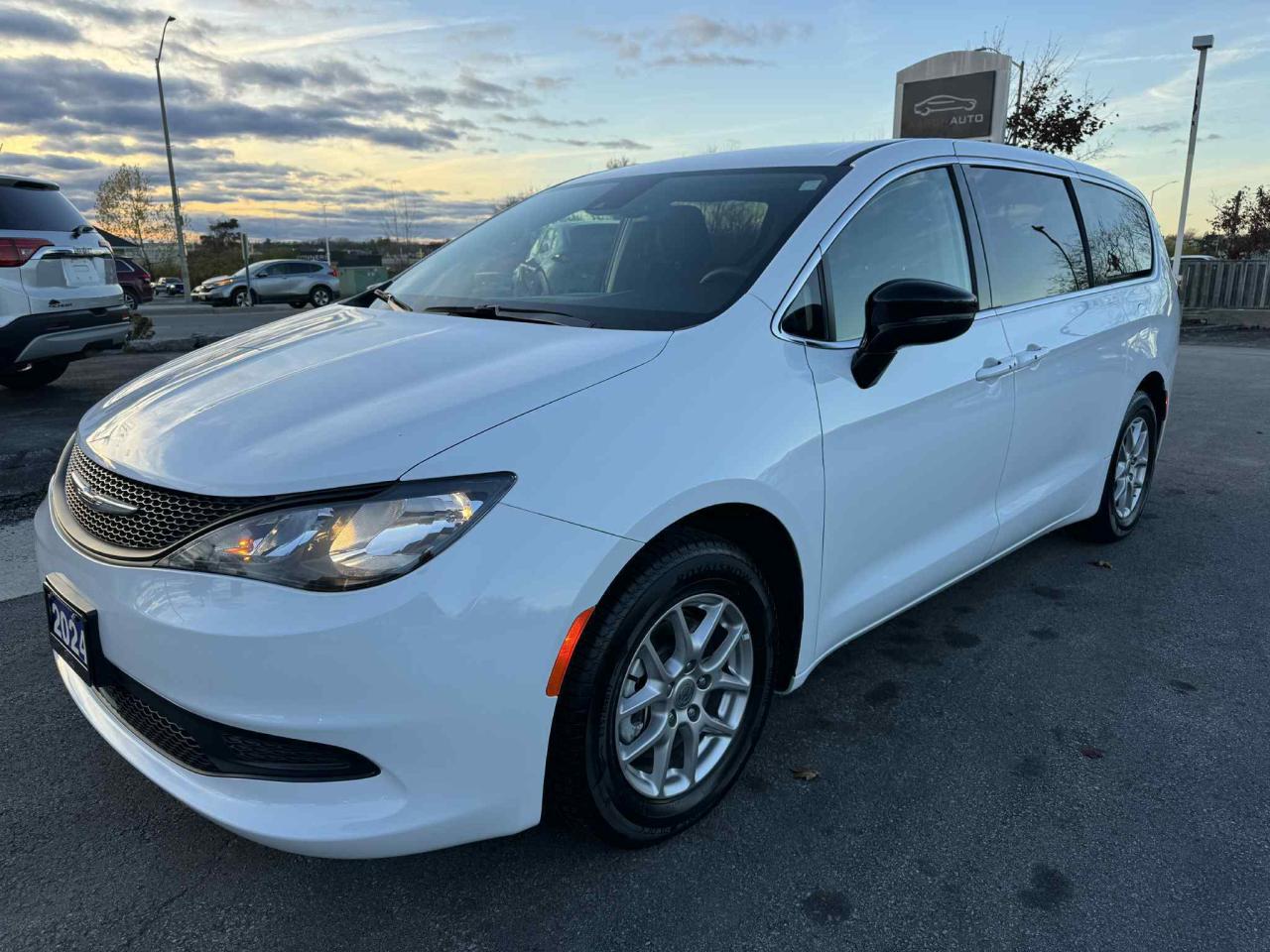 2024 Chrysler Grand Caravan SXT Photo0