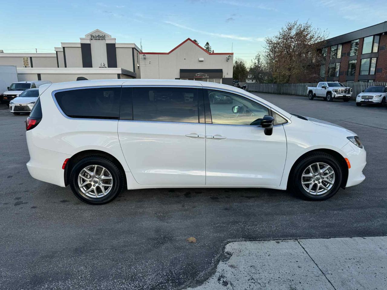 2024 Chrysler Grand Caravan SXT Photo