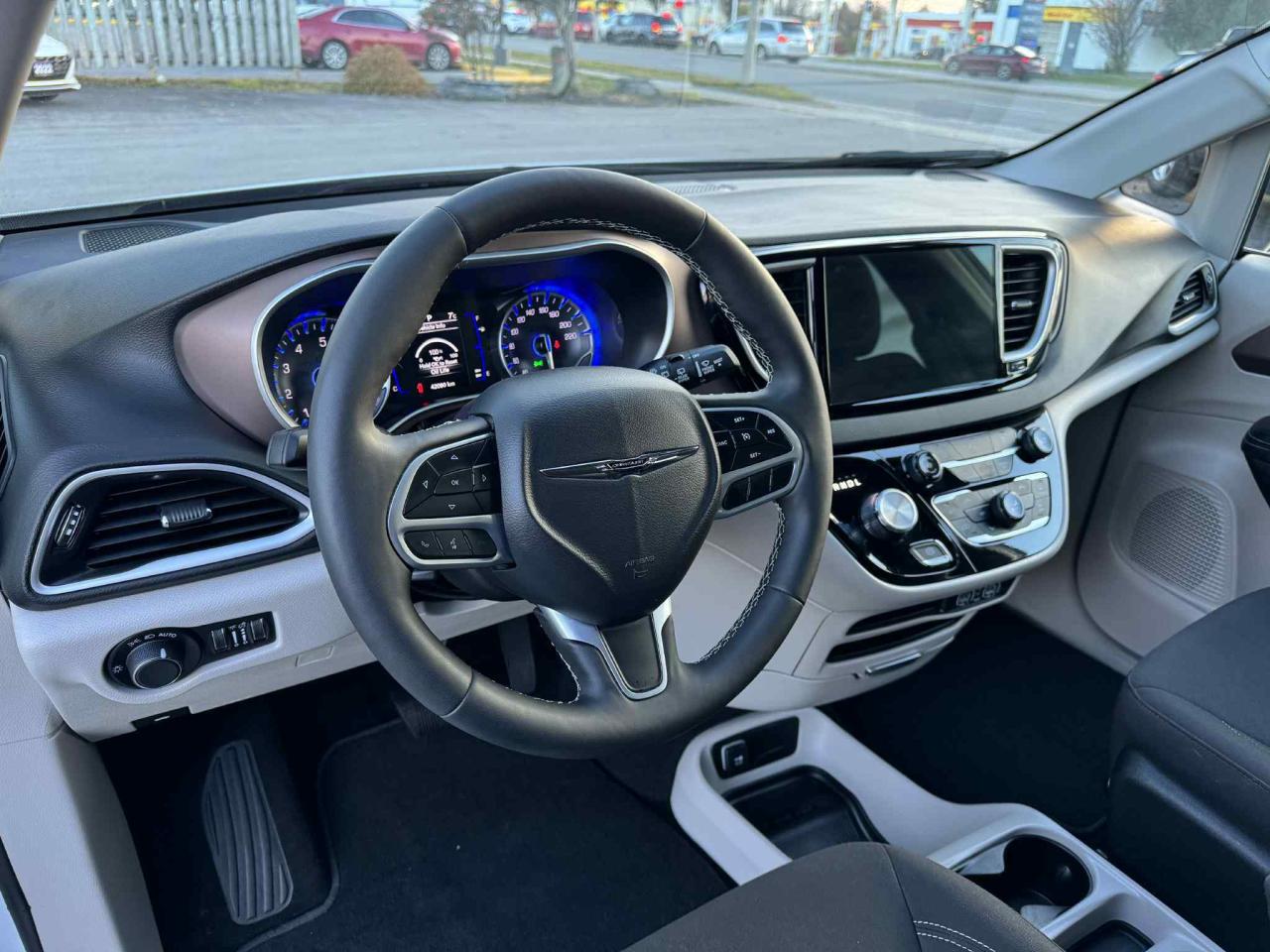 2024 Chrysler Grand Caravan SXT Photo